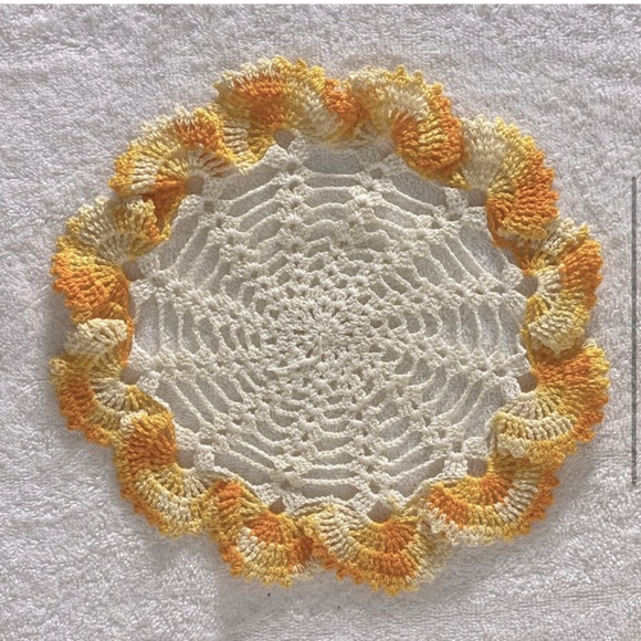 SOLD-Vintage MCM Orange Cream Handmade Crochet Knit Doilies - Picture 4 of 8